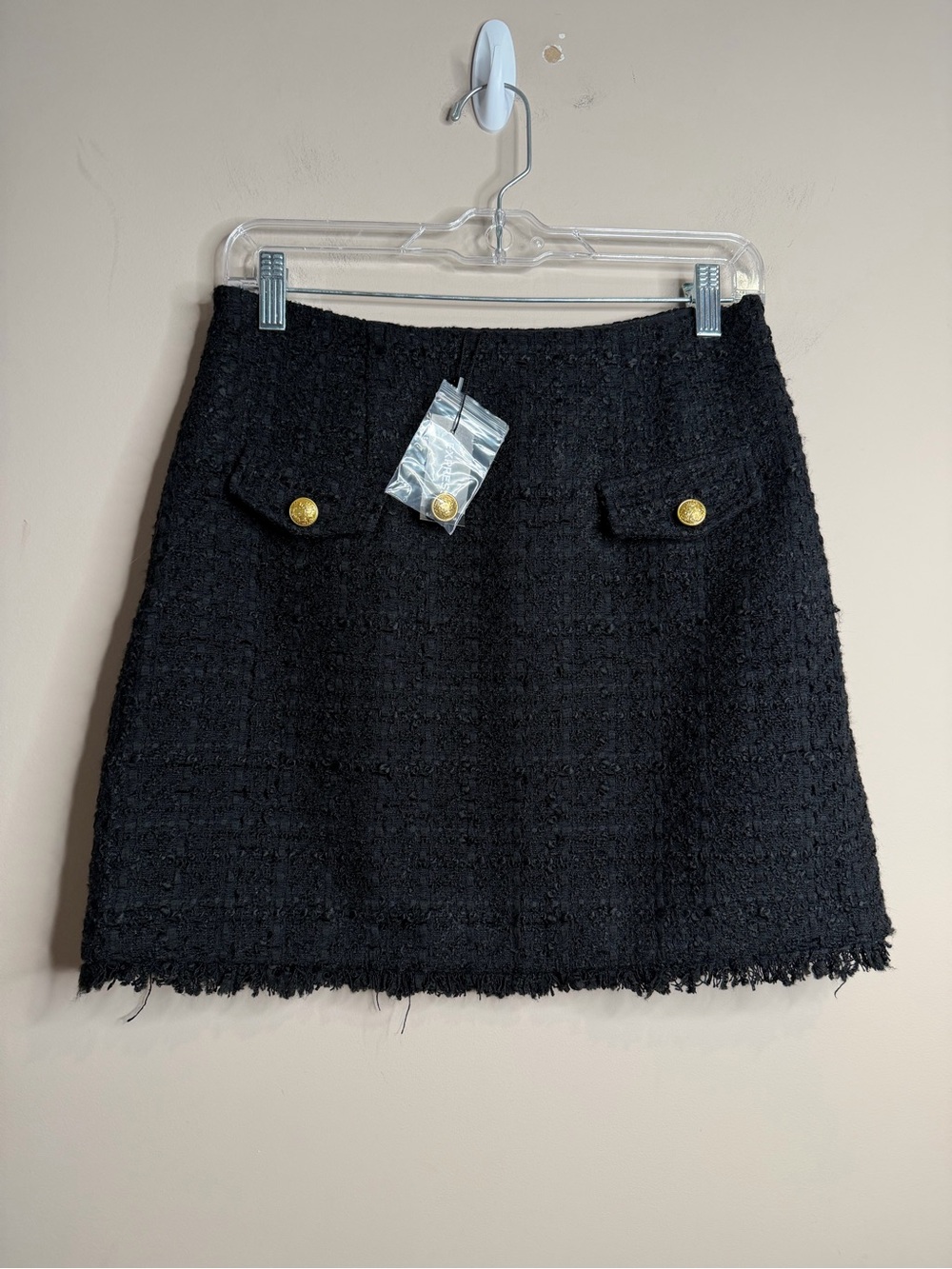 Express Black Tweed Mini Skirt Gold Button Frayed Hem Boucle High Waist Sz 2 H5
